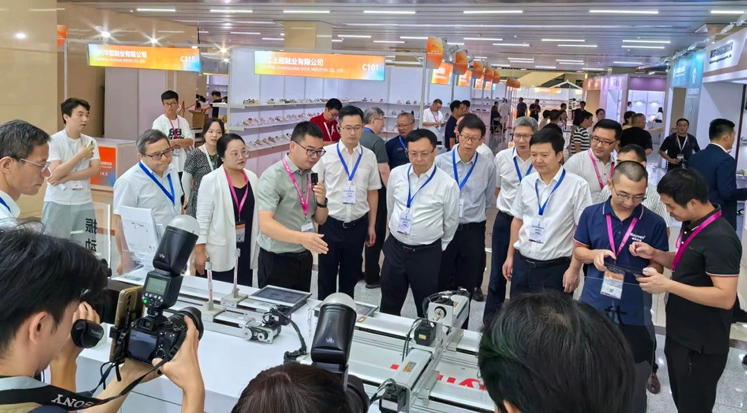 诸暨袜博会精彩回顾 | betway西汉姆联以智能科技引领针织产业新未来(图2)