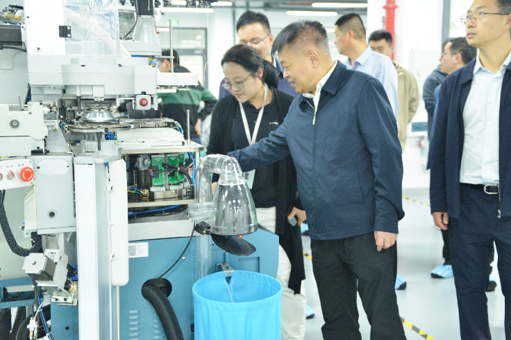 省工信厅陈建业厅长一行莅临betway西汉姆联科技调研考察(图3)